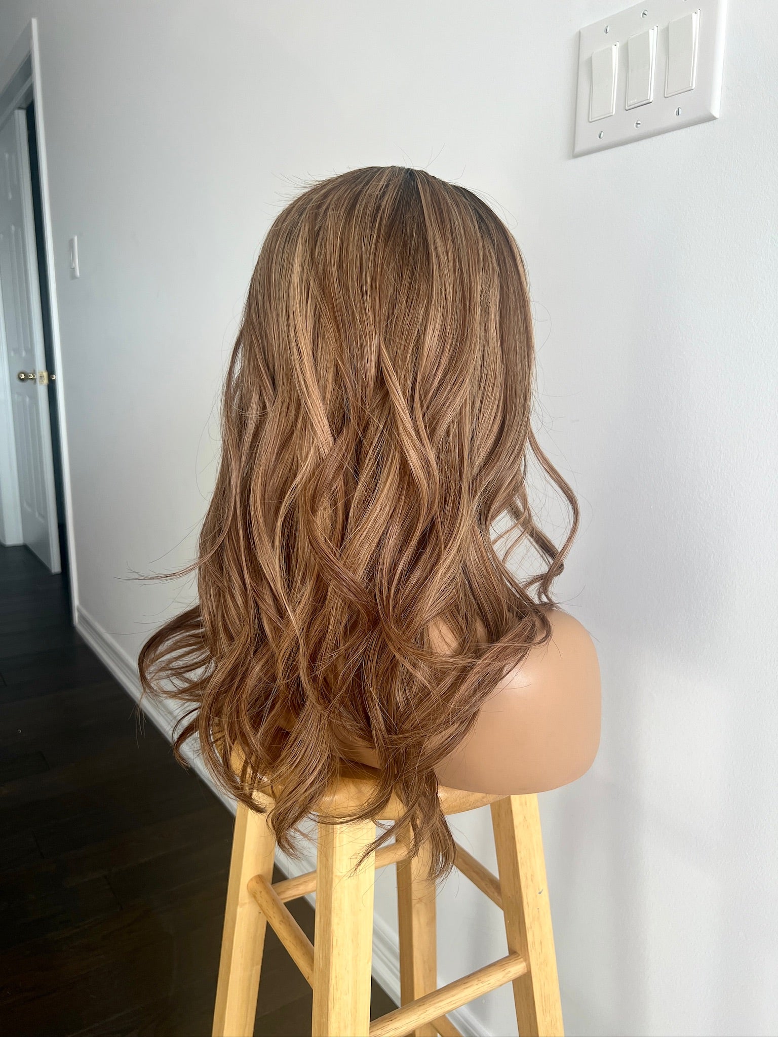 Cinnamon Bark | Dark Brown with Honey Blonde Defined Highlights and Face-framing Highlights