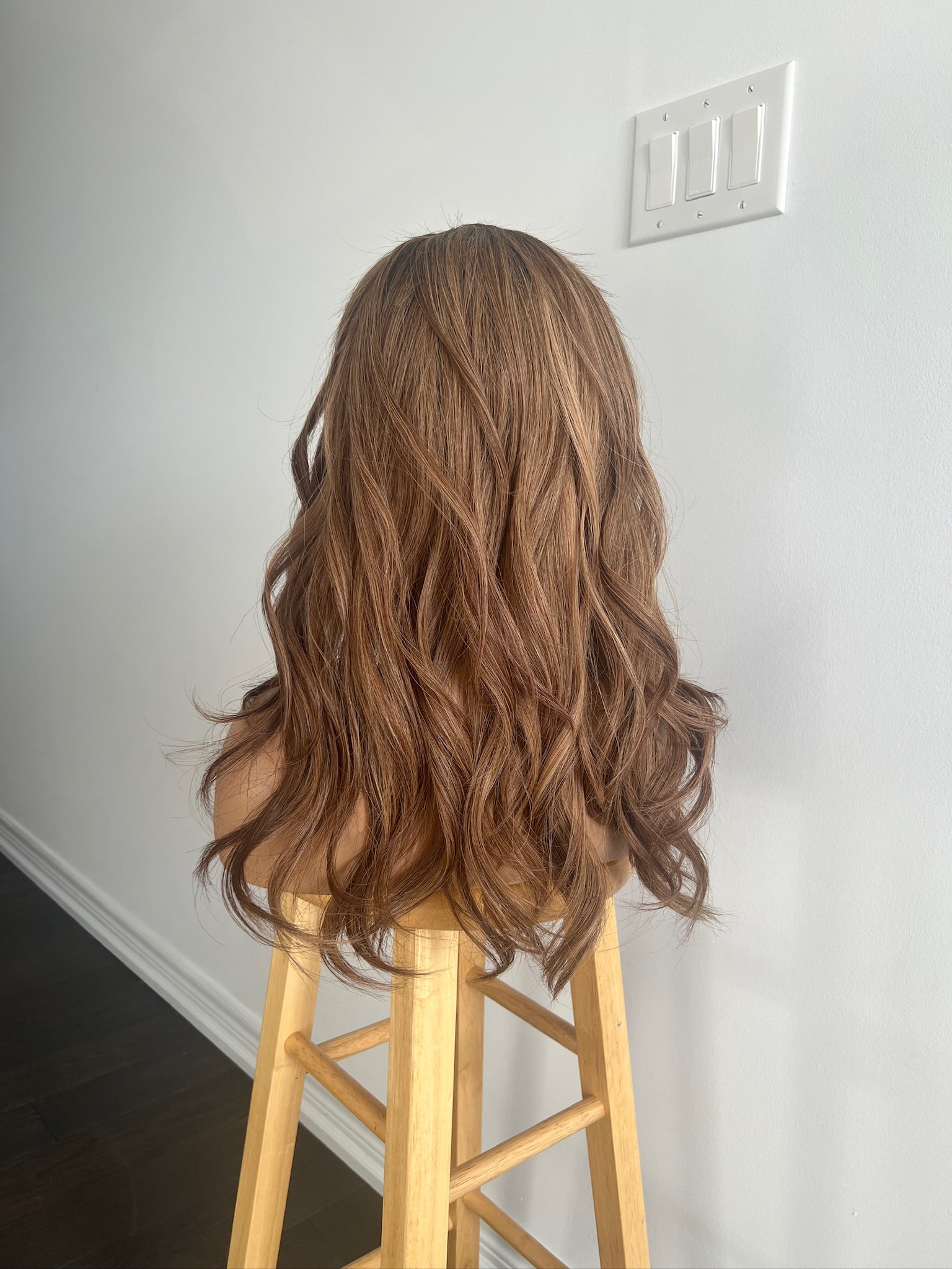 Cinnamon Bark | Dark Brown with Honey Blonde Defined Highlights and Face-framing Highlights