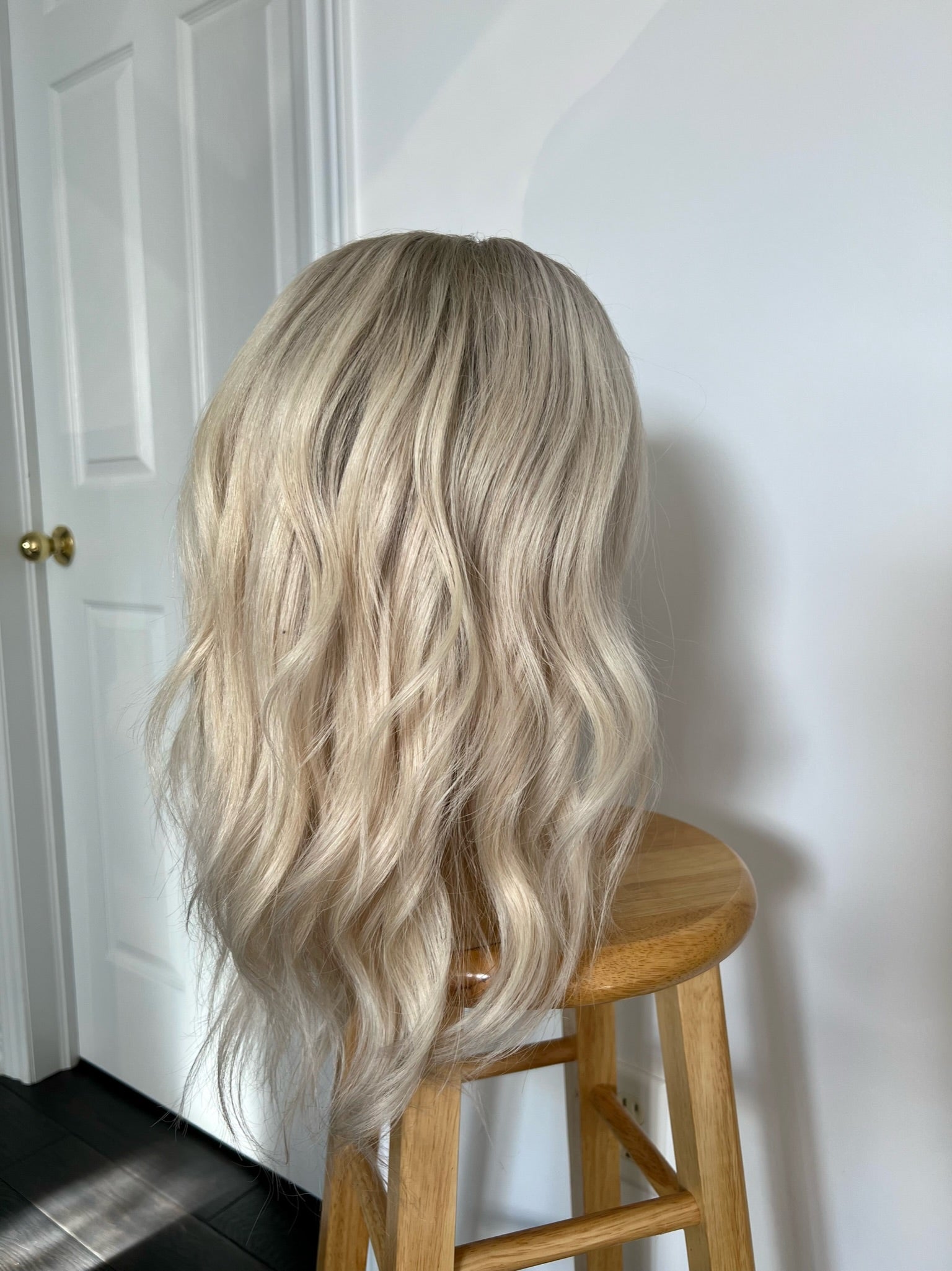 Snowbound Pearl | Platinum Blonde with Root Melt