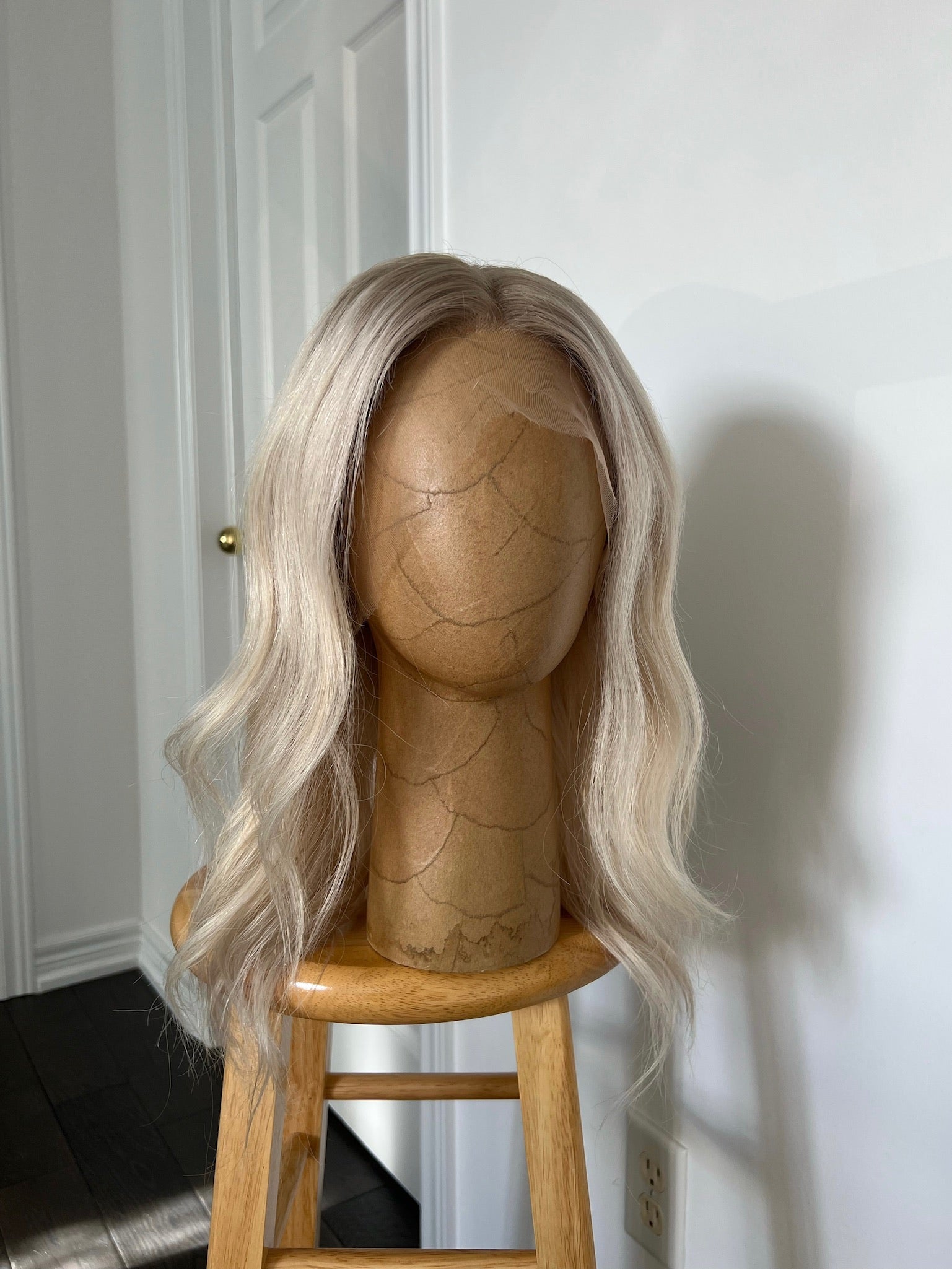 Snowbound Pearl | Platinum Blonde with Root Melt