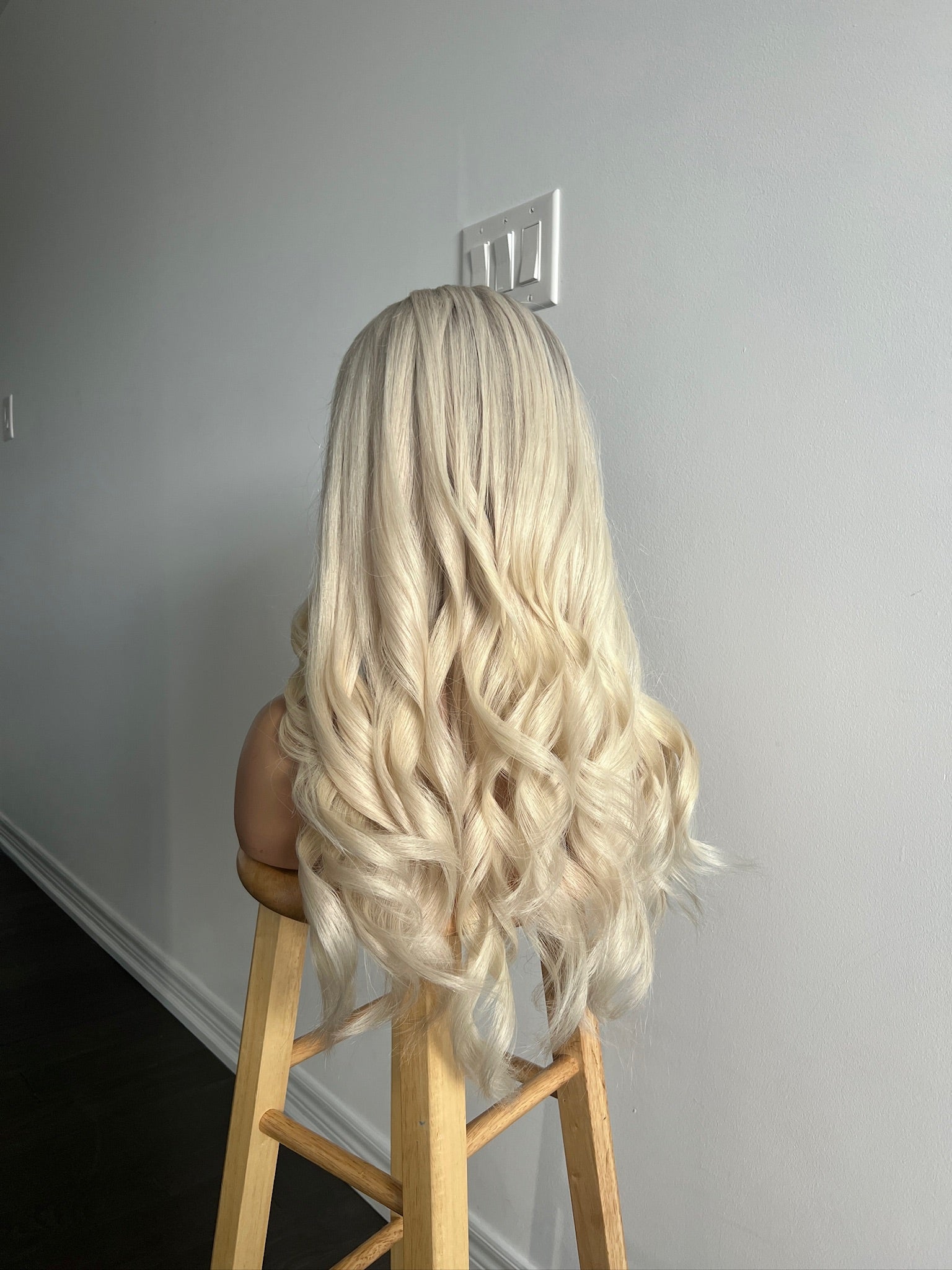 Snowbound Pearl | Platinum Blonde with Root Melt