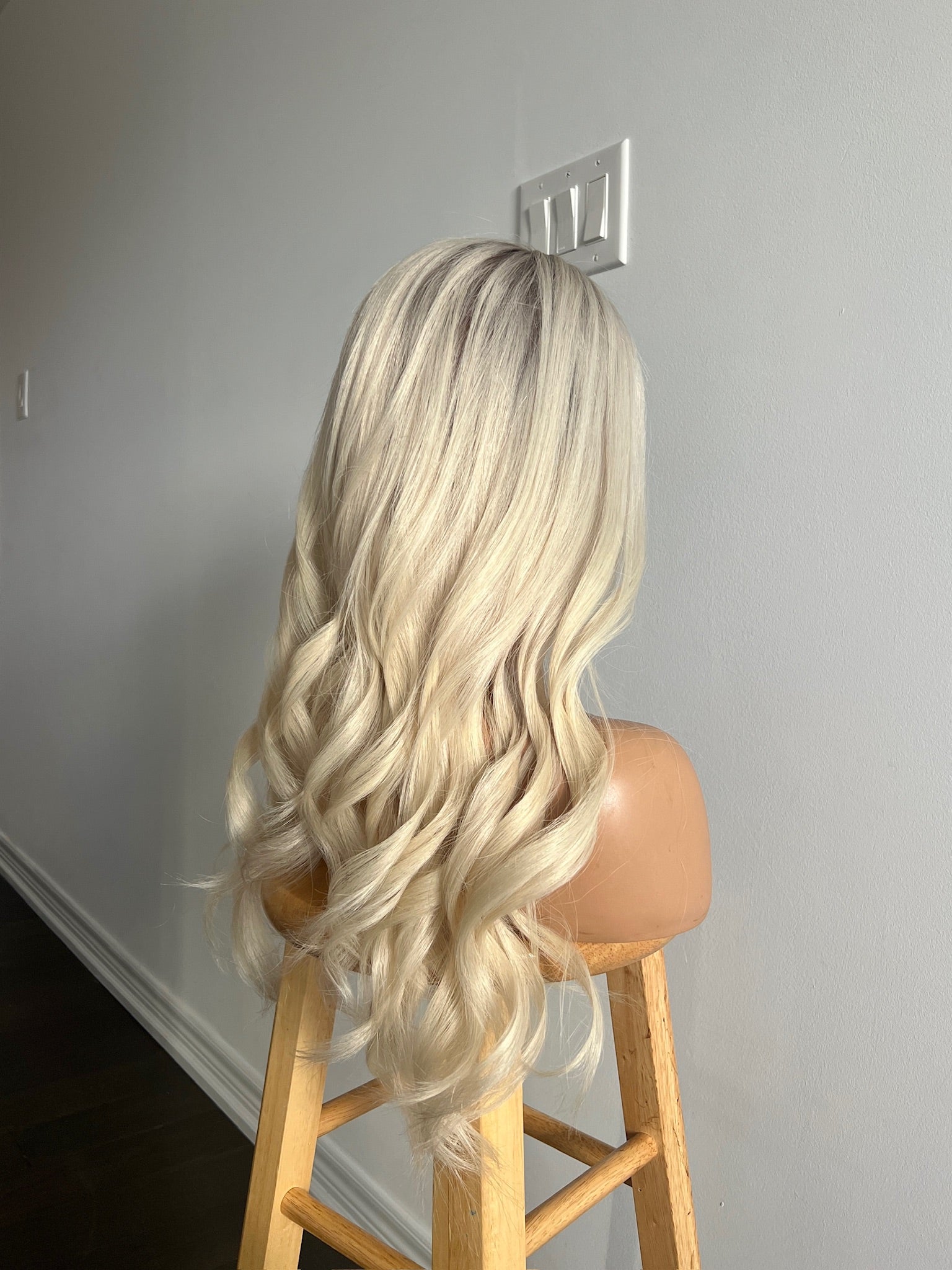 Snowbound Pearl | Platinum Blonde with Root Melt