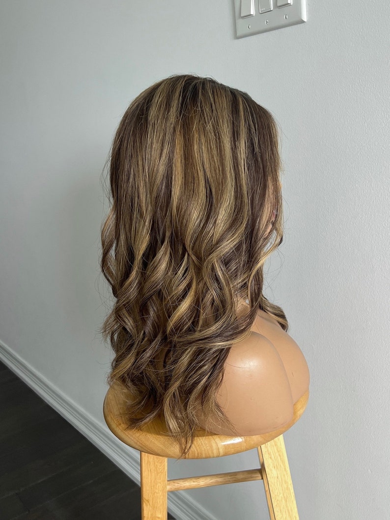 Cinnamon Bark | Dark Brown with Honey Blonde Defined Highlights and Face-framing Highlights