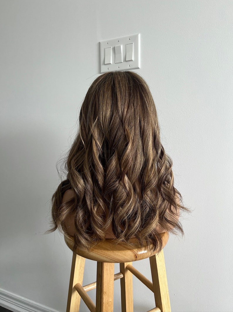 Cinnamon Bark | Dark Brown with Honey Blonde Defined Highlights and Face-framing Highlights