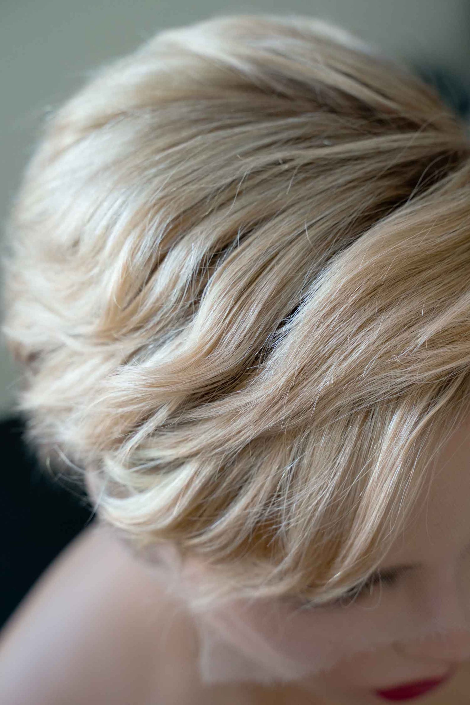 Dirty Blonde with Highlights and Roots Smudging Pixie Wig